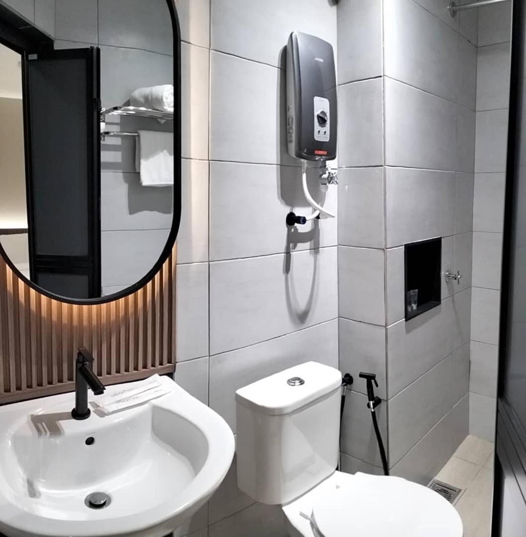 Urban Inn, Salak Tinggi Sepang Exterior foto